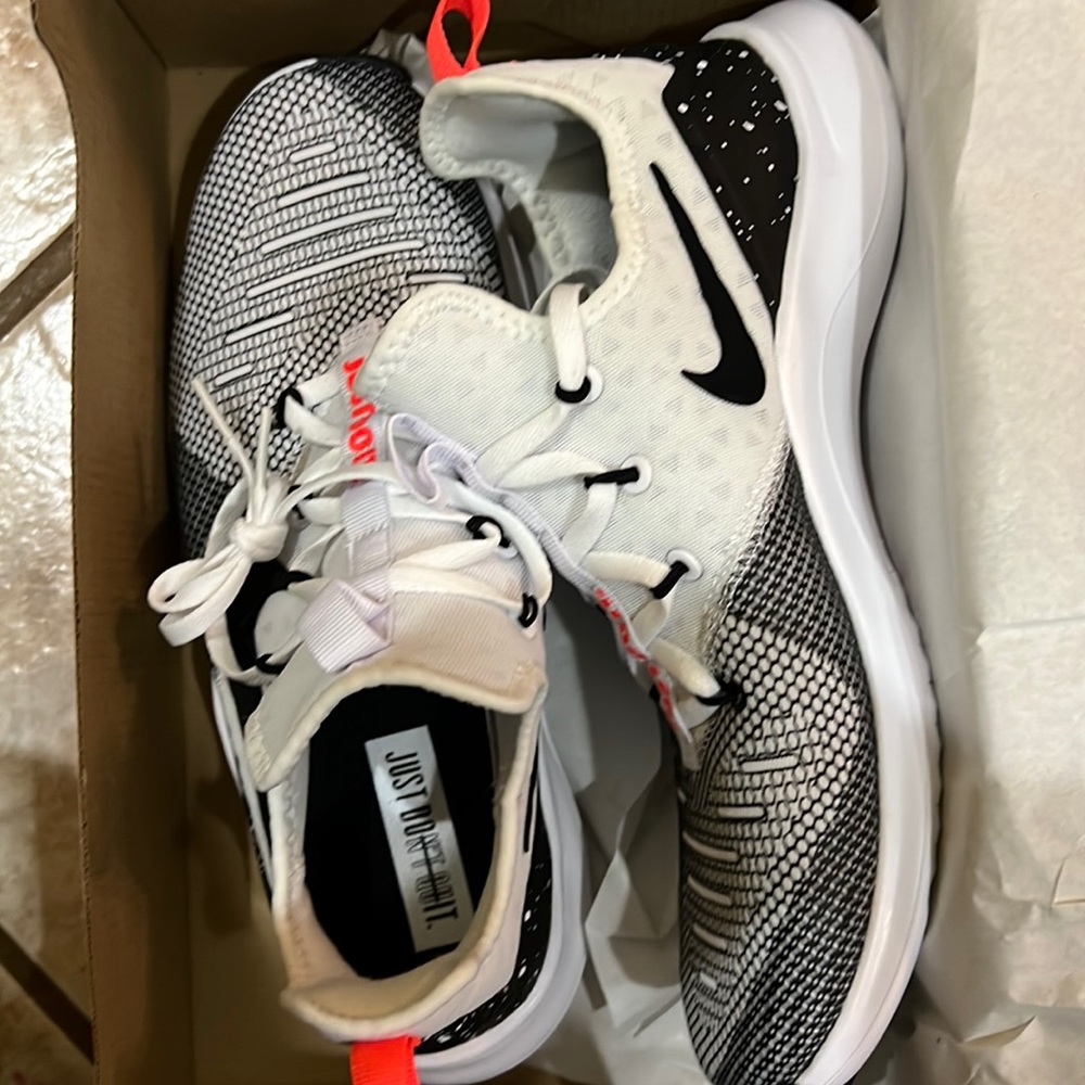 Nike Women’s White & Black Running Sneakers